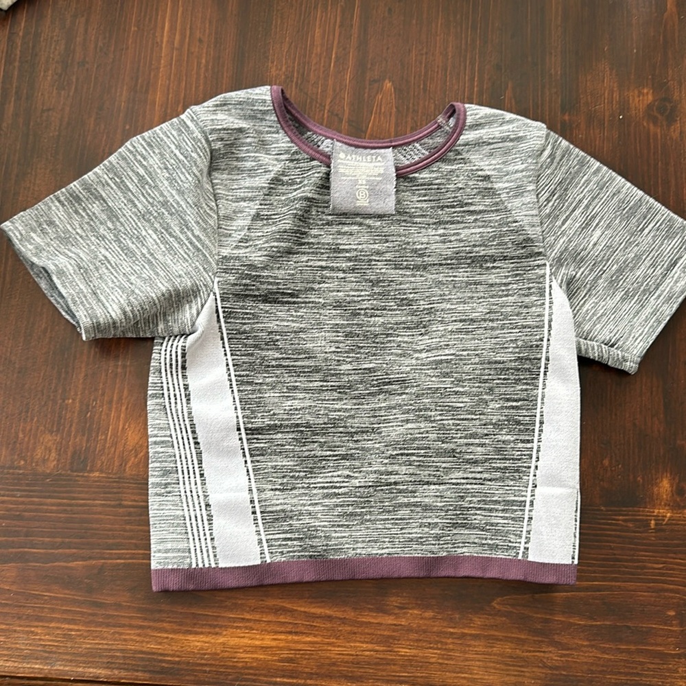 Athleta small cropped workout top